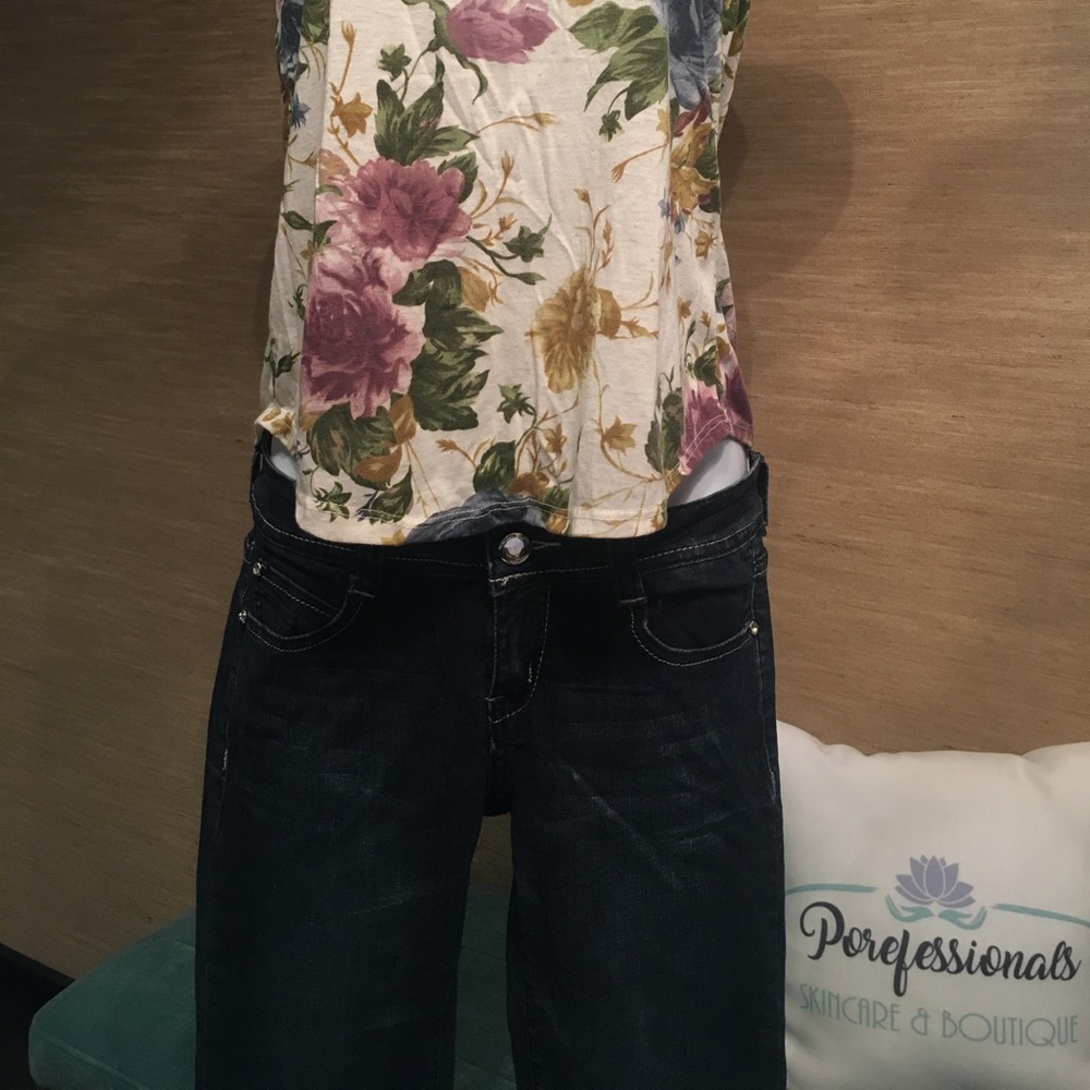 Stretchy Skinny Jeans wth Embellished Pockets